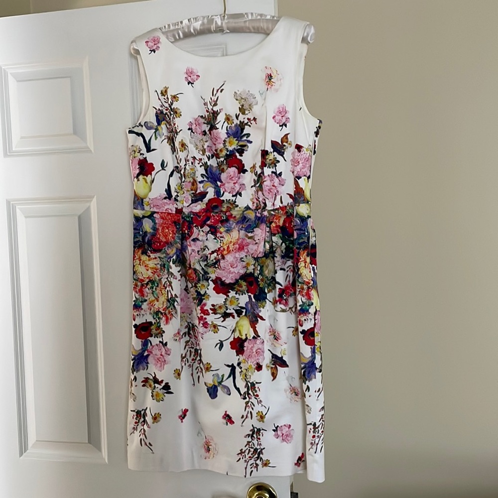 Sleeveless dress. 98%cotton 2%spandex. Worn once. Colorful floral design